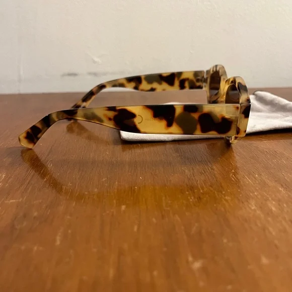 Tortoise Shell Sunglasses NWT - Picture 3 of 4